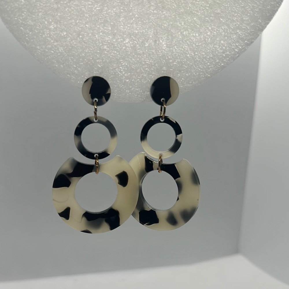 Elegant Tortoiseshell Earrings